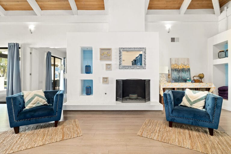 Montare at the Lake Fireplace Lounge