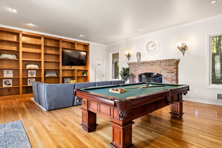 Palomar Lounge & Pooltable